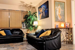 Lake Tahoe Gateway! Free Parking & Hi Speed Wifi-Sleeps 8-Full Kitchen & PRIVATE Backyard